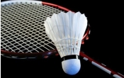 806515-badminton-rakieta-i-wolant-odizolowane-na-czarnym-tle